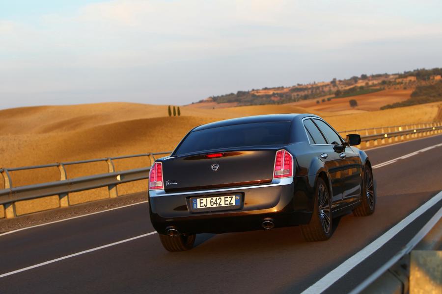  Lancia Thema 2011 года  (фото 34 из 77)